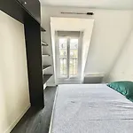*Perfect Place In Paris*